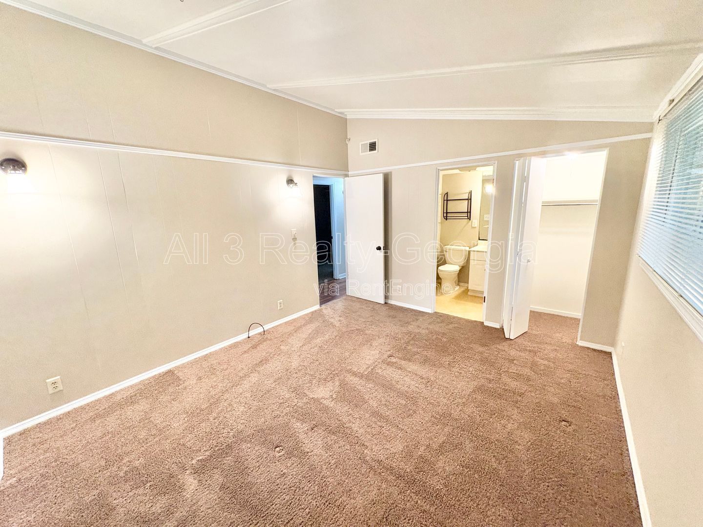 Special offer, Half off rent first month!!! Welcome to 435 Sherwood – A Rare Find in the Whitewater District! property image