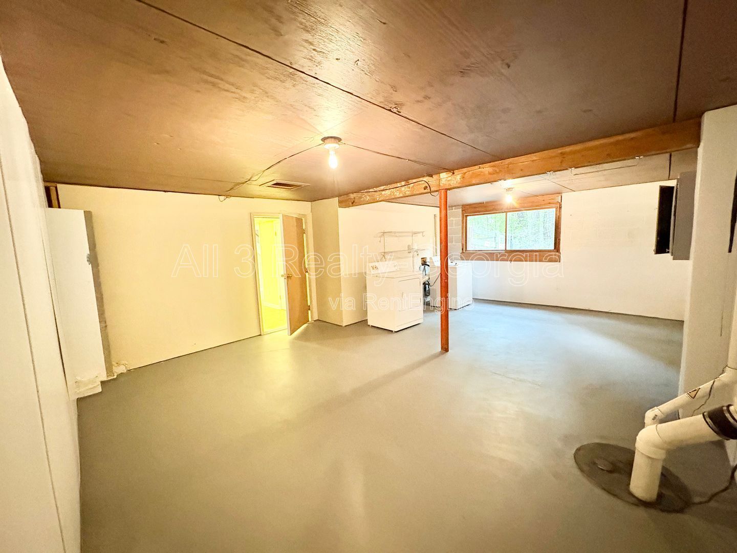 Special offer, Half off rent first month!!! Welcome to 435 Sherwood – A Rare Find in the Whitewater District! property image