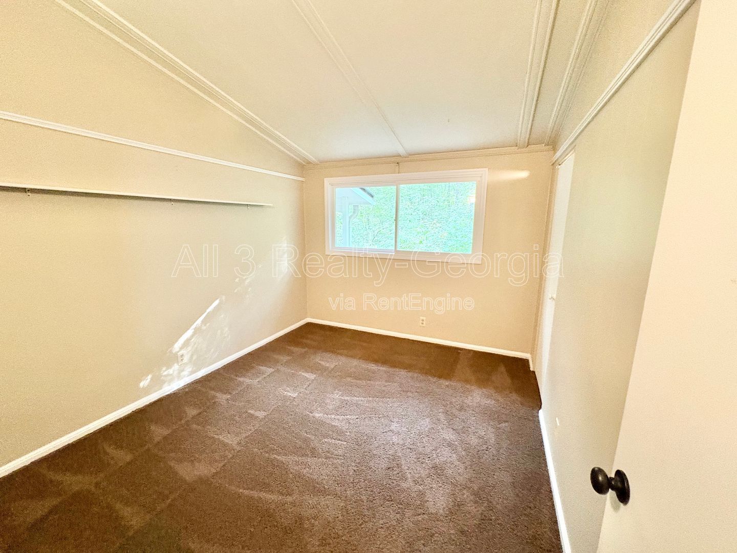 Special offer, Half off rent first month!!! Welcome to 435 Sherwood – A Rare Find in the Whitewater District! property image