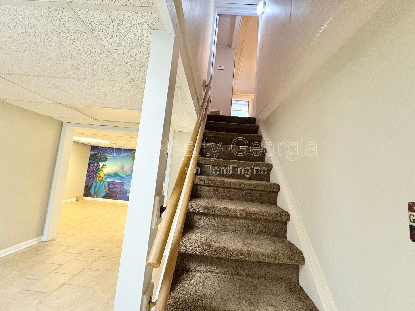 Special offer, Half off rent first month!!! Welcome to 435 Sherwood – A Rare Find in the Whitewater District! property image