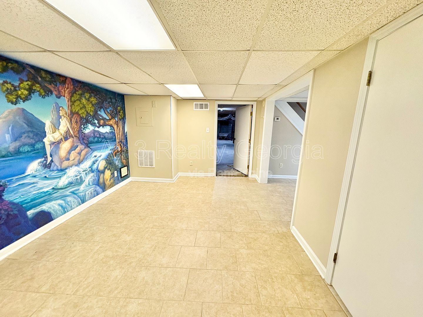 Special offer, Half off rent first month!!! Welcome to 435 Sherwood – A Rare Find in the Whitewater District! property image