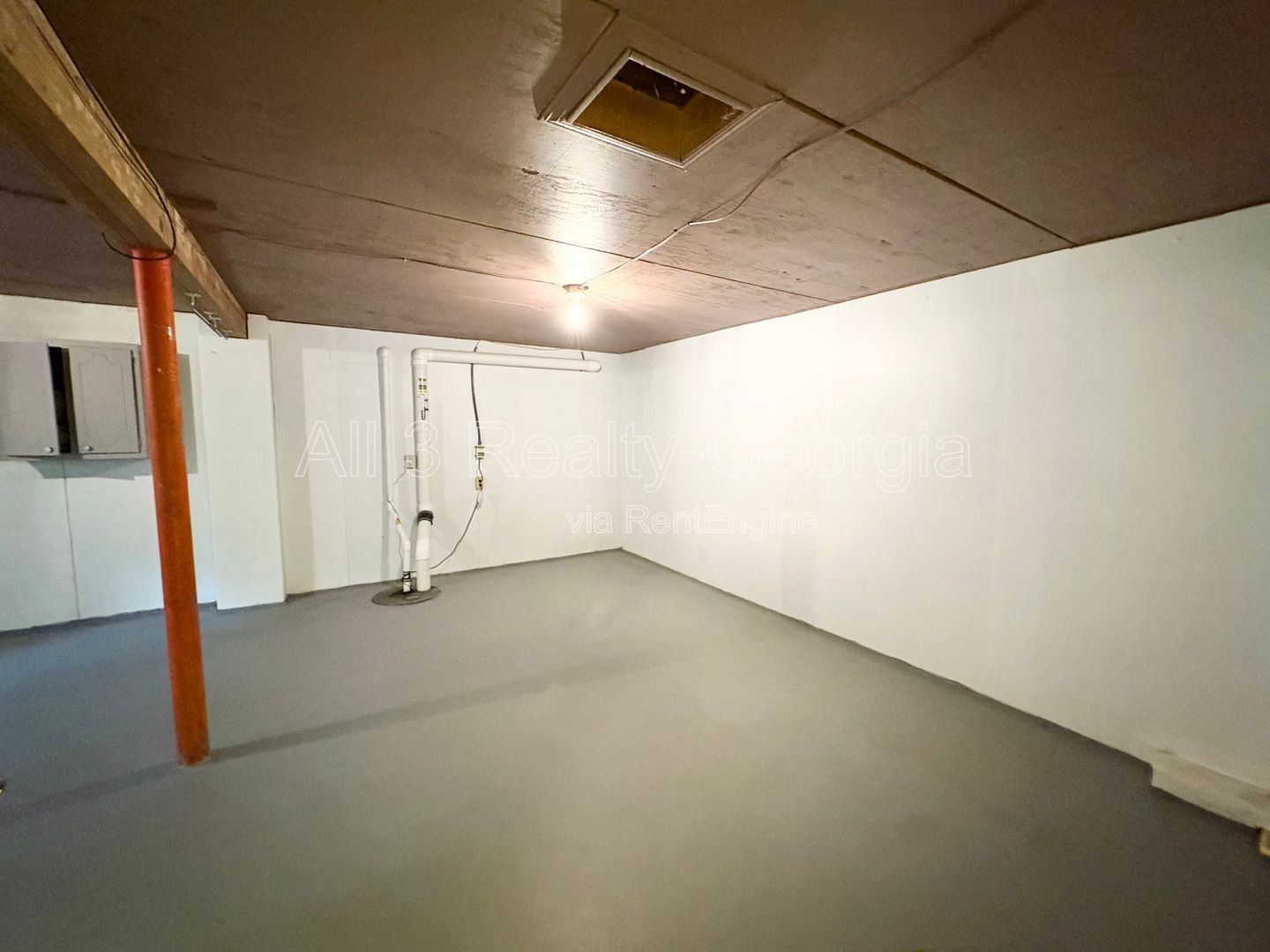 Special offer, Half off rent first month!!! Welcome to 435 Sherwood – A Rare Find in the Whitewater District! property image