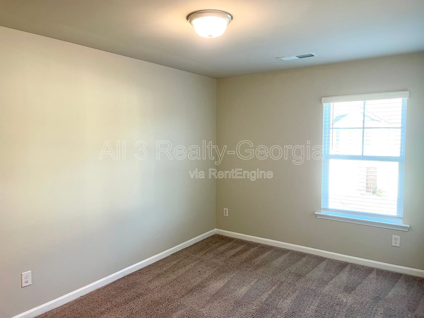 Welcome to this stunning 3-bedroom, 2.5-bathroom home located in the vibrant community of Lithonia, GA. property image