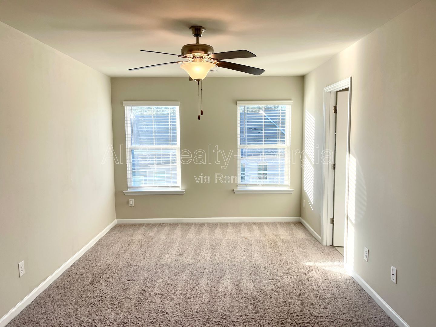 Welcome to this stunning 3-bedroom, 2.5-bathroom home located in the vibrant community of Lithonia, GA. property image