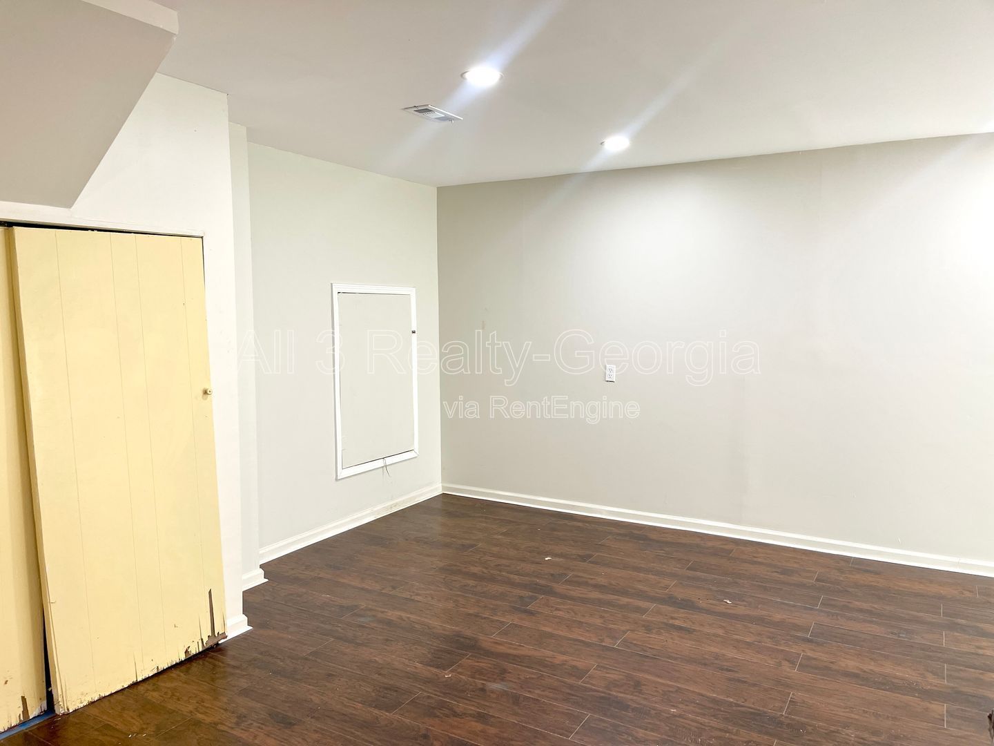 HALF OFF FIRST MONTH move-in on or before February 15t. Welcome to this stunning 4-bedroom, 2.5-bathroom home located in the vibrant community of College Park, GA. property image