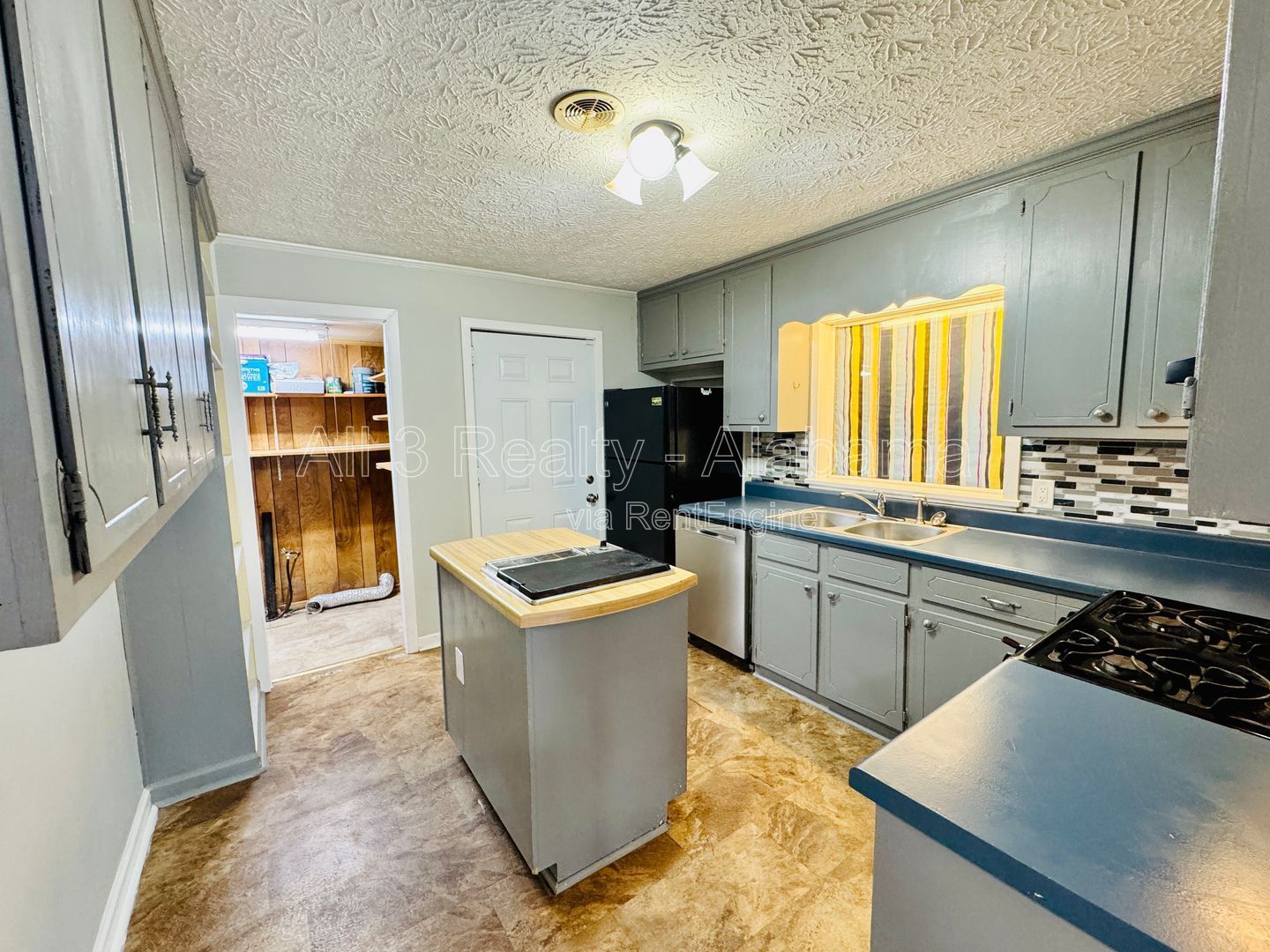 Inviting 3-Bedroom, 1.5-bath property image