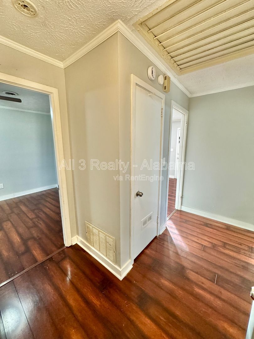 Inviting 3-Bedroom, 1.5-bath property image