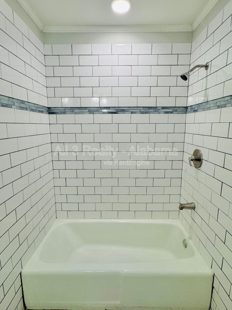 Inviting 3-Bedroom, 1.5-bath property image