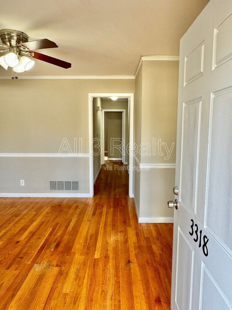 Charming 3-Bedroom Home with Cozy Living Spaces! property image