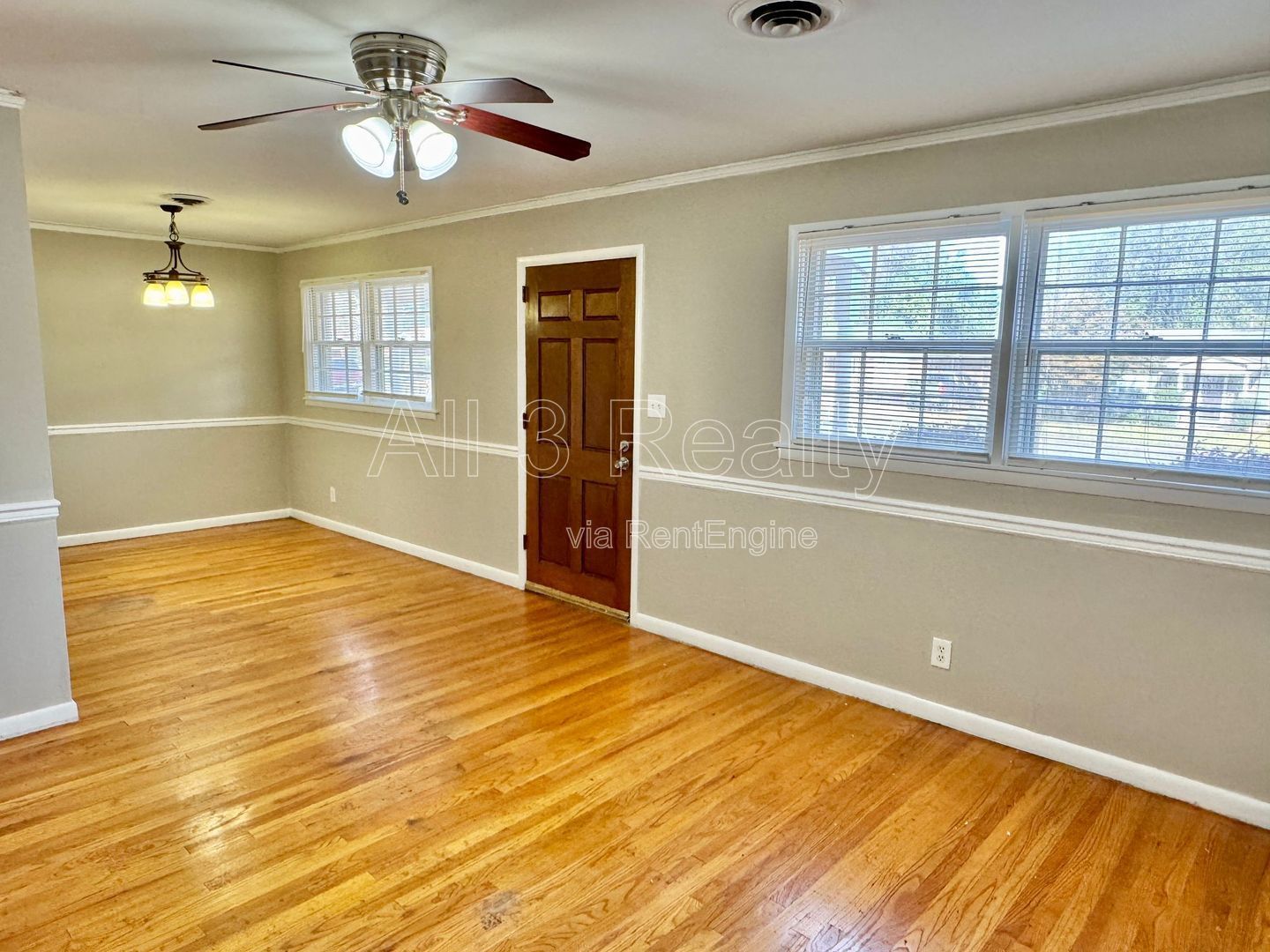 Charming 3-Bedroom Home with Cozy Living Spaces! property image