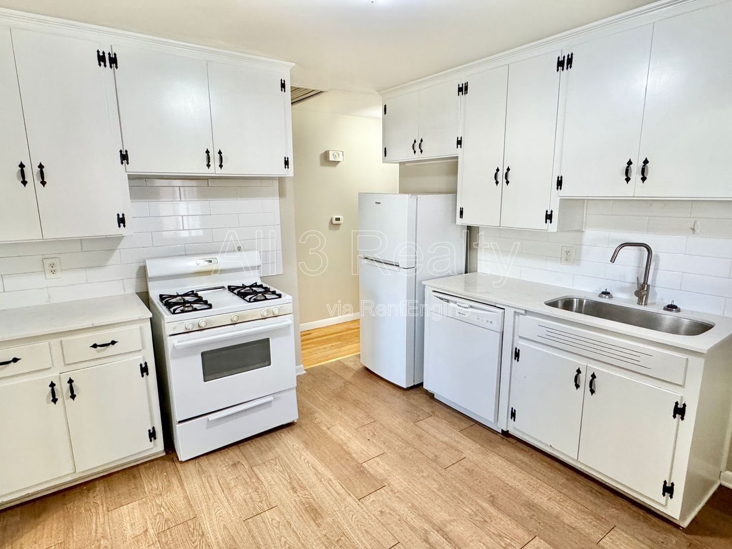 Charming 3-Bedroom Home with Cozy Living Spaces! property image