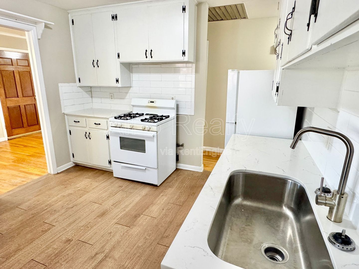 Charming 3-Bedroom Home with Cozy Living Spaces! property image