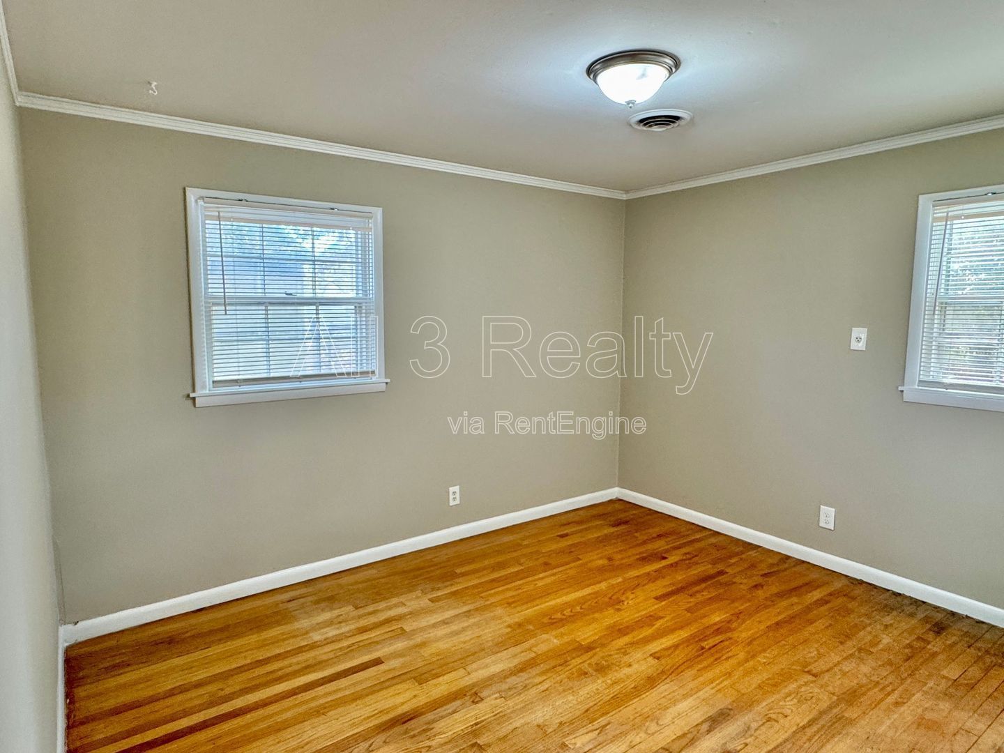 Charming 3-Bedroom Home with Cozy Living Spaces! property image