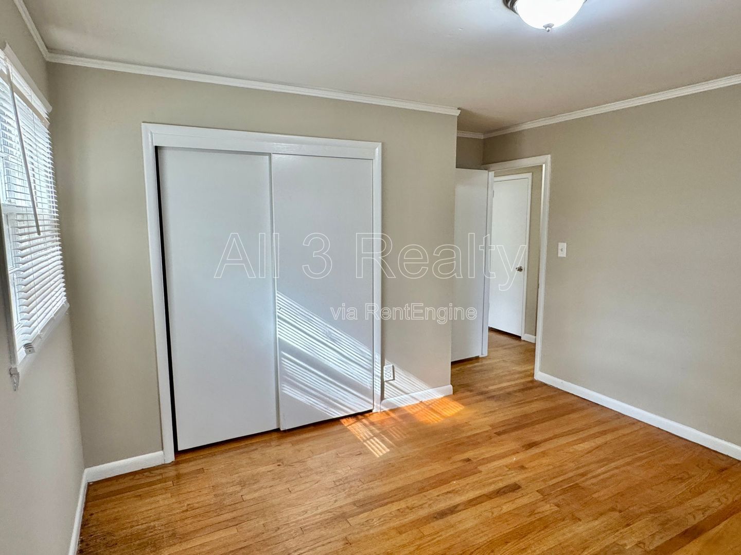 Charming 3-Bedroom Home with Cozy Living Spaces! property image