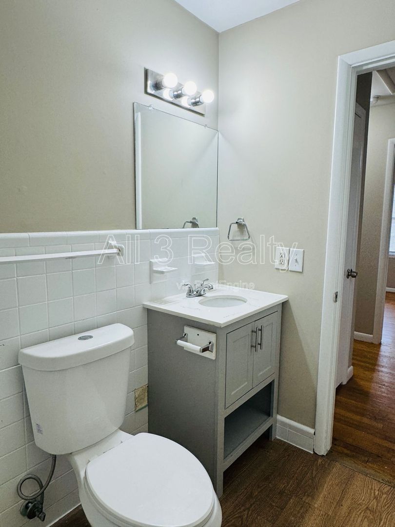 Charming 3-Bedroom Home with Cozy Living Spaces! property image