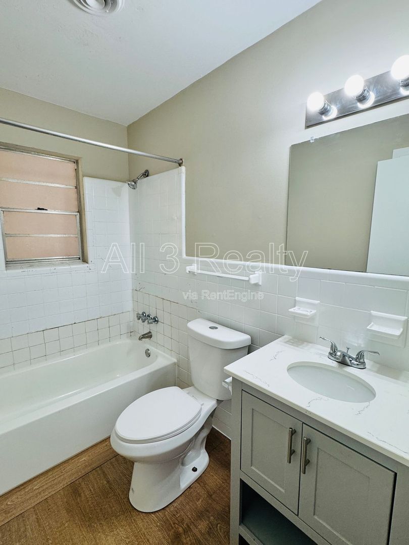 Charming 3-Bedroom Home with Cozy Living Spaces! property image