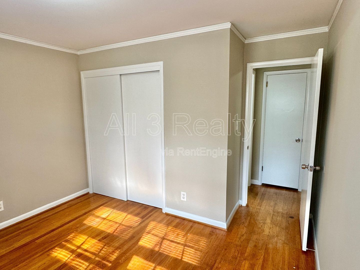 Charming 3-Bedroom Home with Cozy Living Spaces! property image