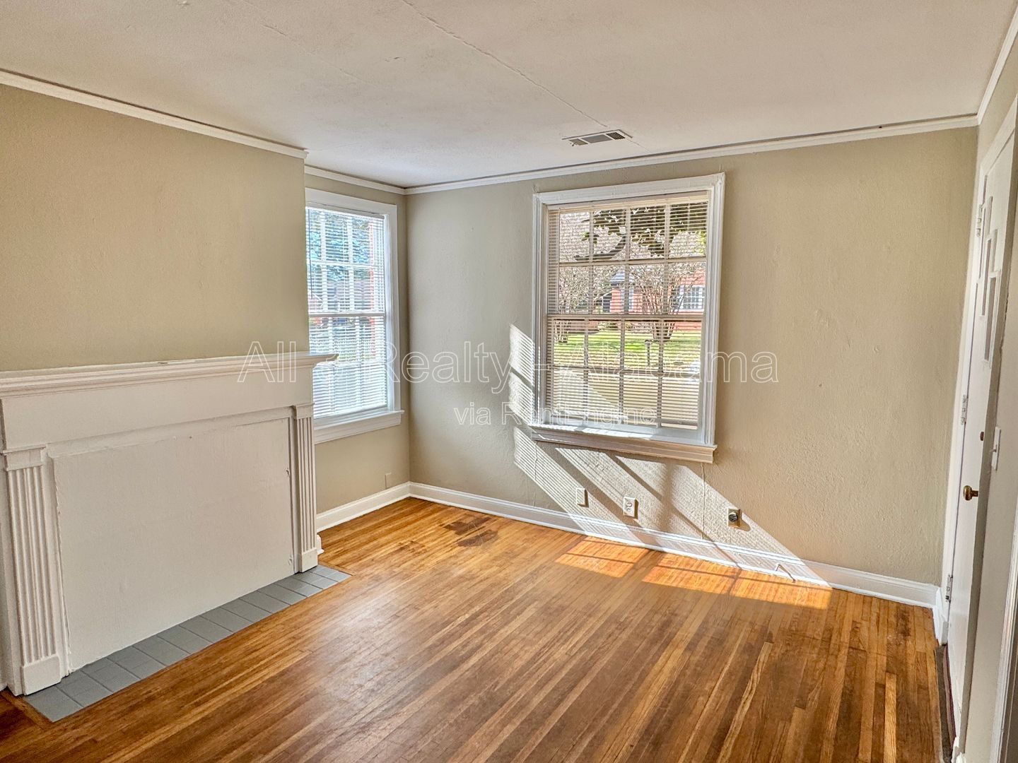 Charming 2-Bedroom Brick Bungalow property image