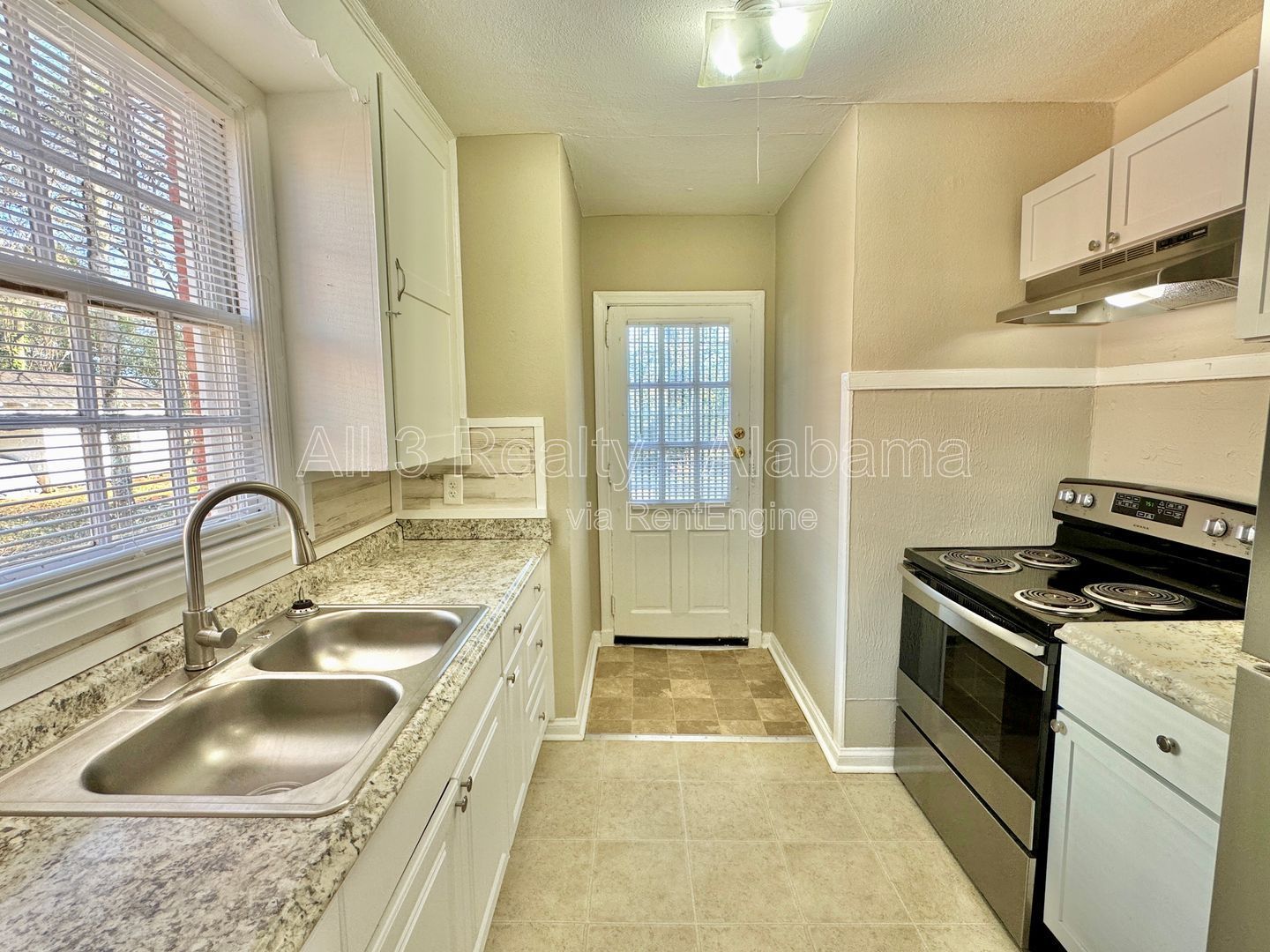 Charming 2-Bedroom Brick Bungalow property image