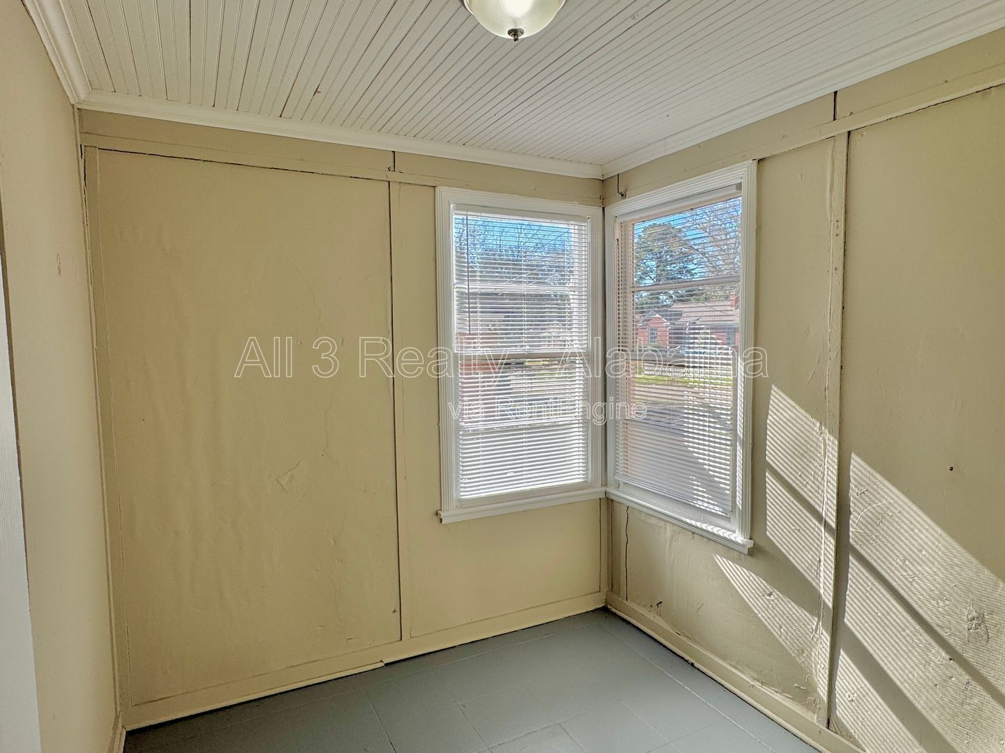 Charming 2-Bedroom Brick Bungalow property image