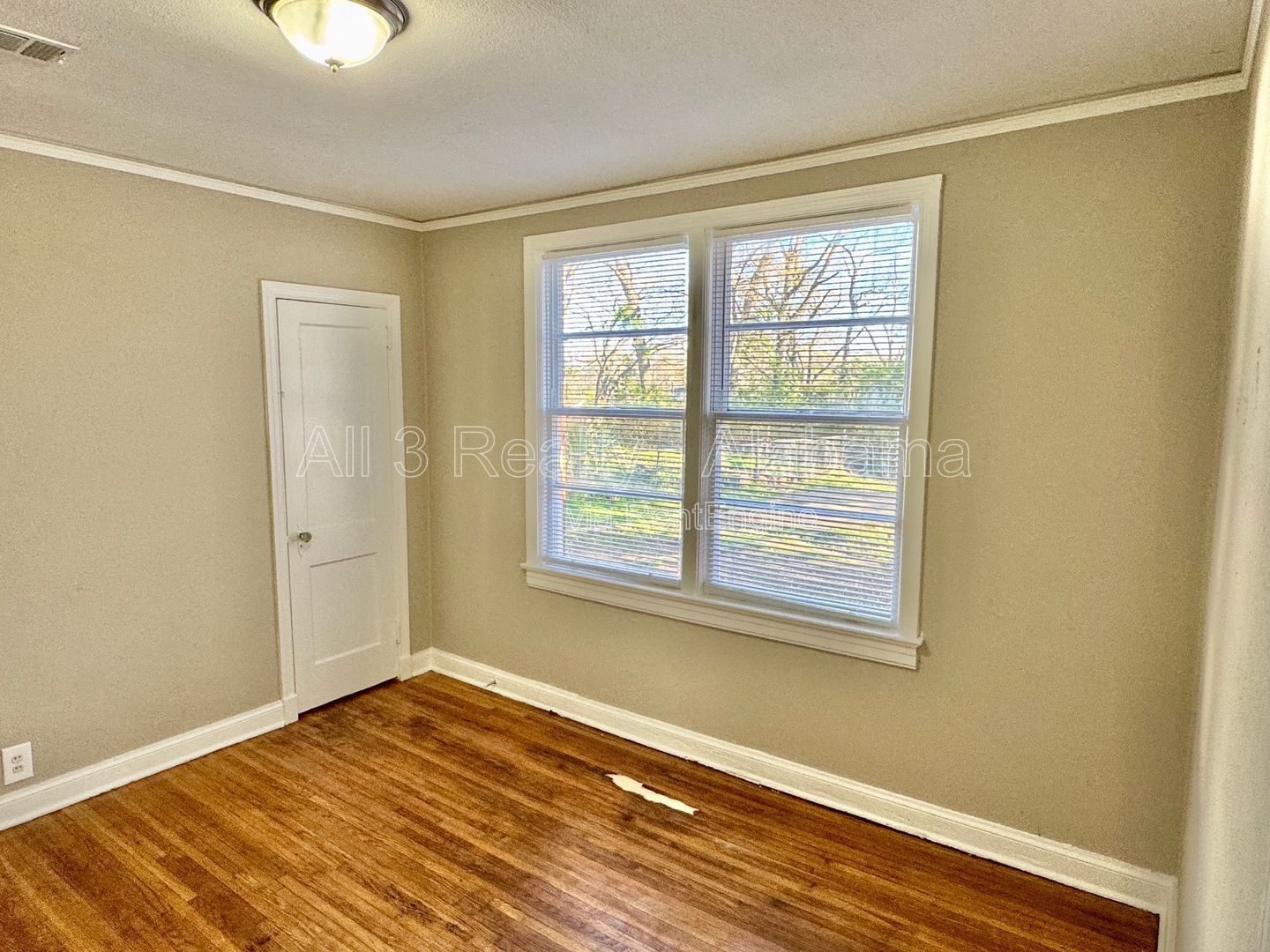 Charming 2-Bedroom Brick Bungalow property image