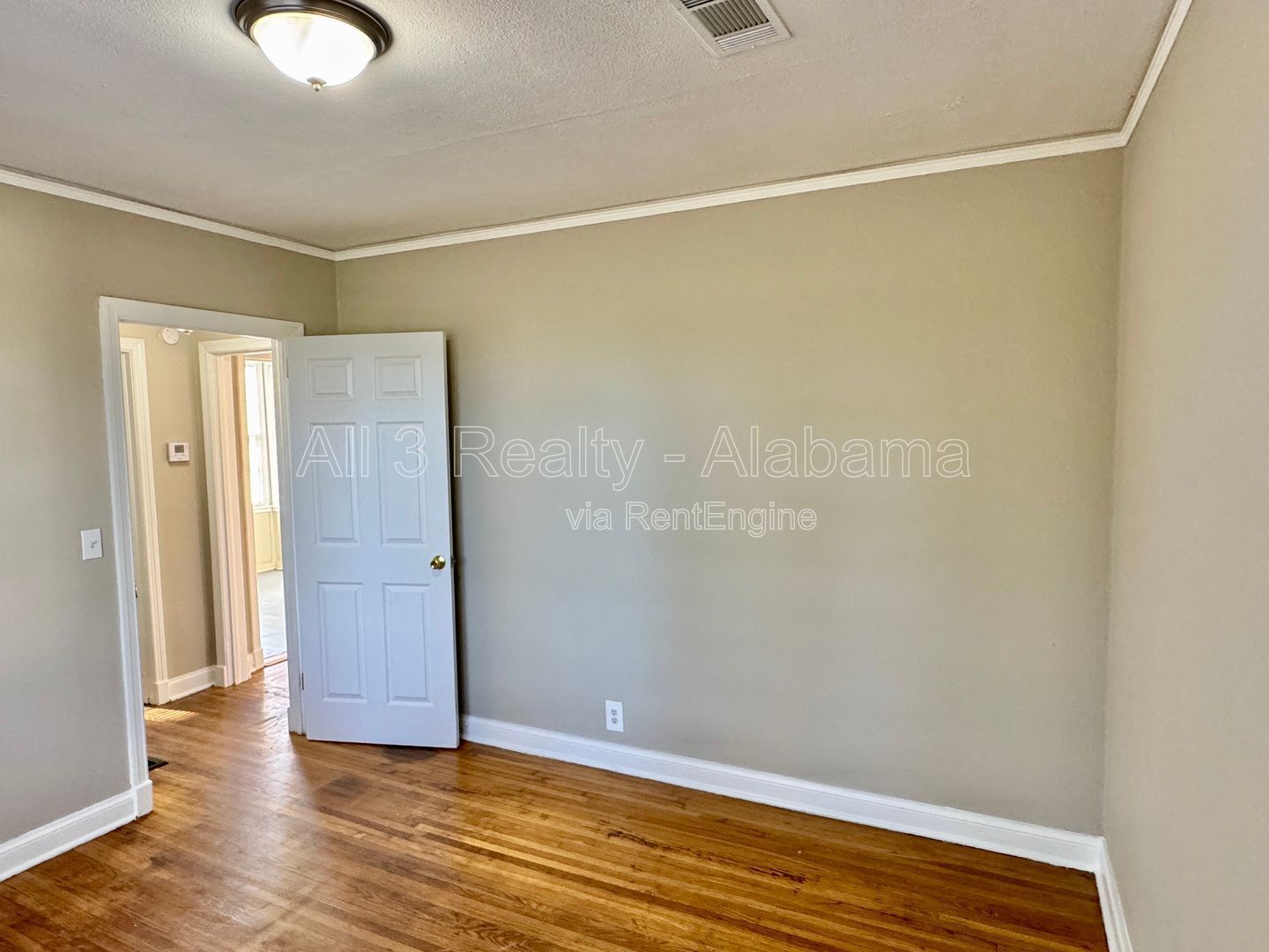 Charming 2-Bedroom Brick Bungalow property image