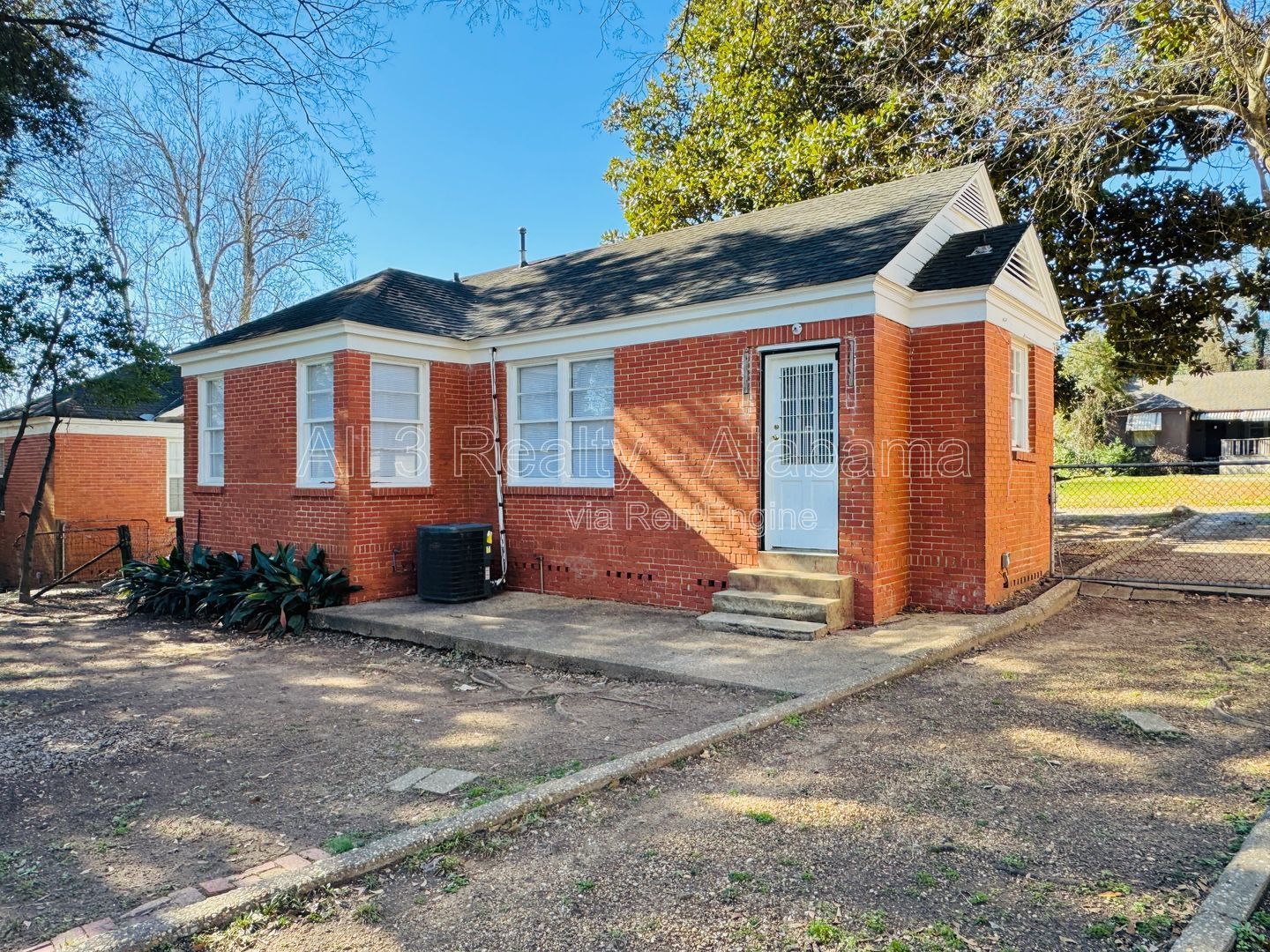 Charming 2-Bedroom Brick Bungalow property image