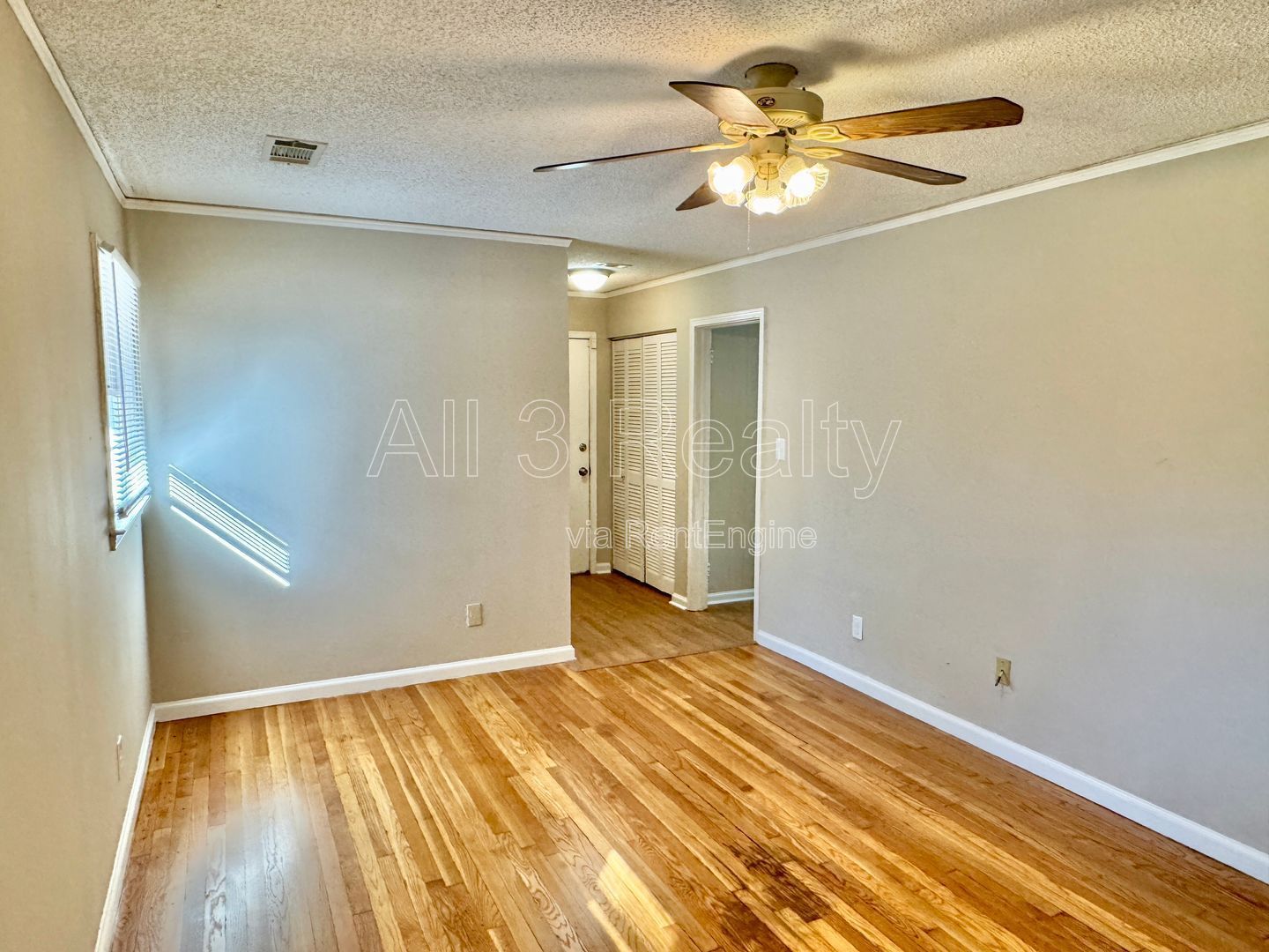 Adorable 3-Bedroom Home in Lakeview Heights property image