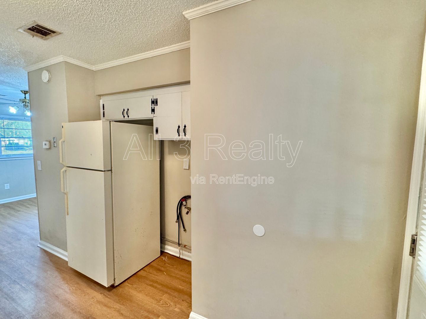 Adorable 3-Bedroom Home in Lakeview Heights property image