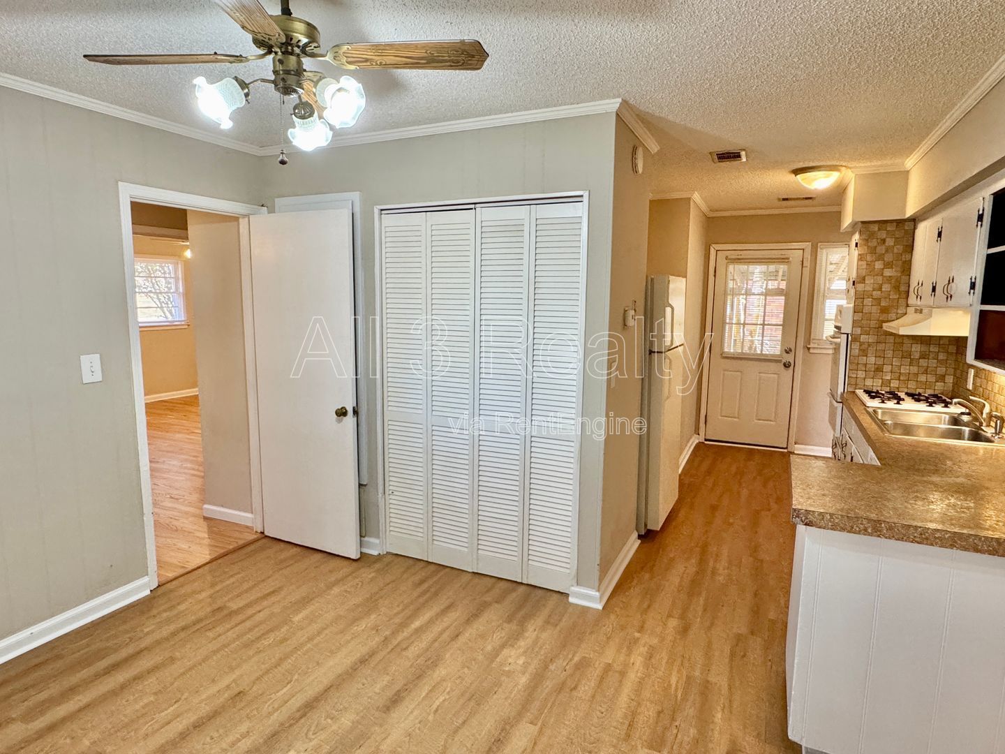 Adorable 3-Bedroom Home in Lakeview Heights property image