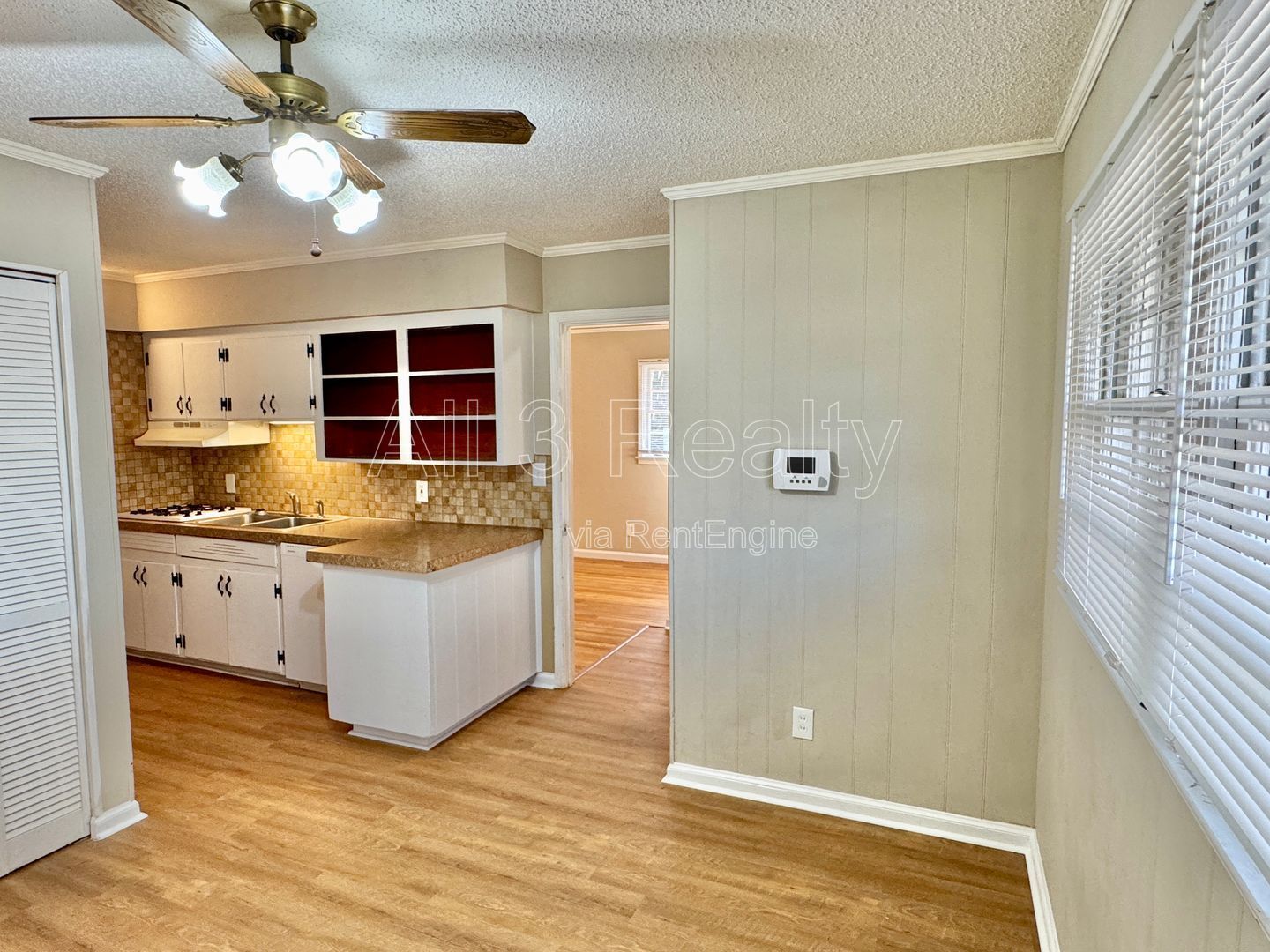 Adorable 3-Bedroom Home in Lakeview Heights property image