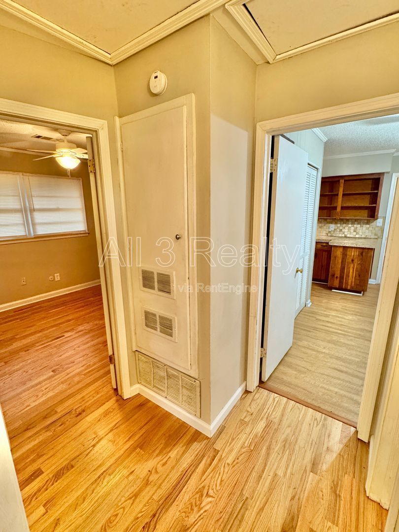 Adorable 3-Bedroom Home in Lakeview Heights property image