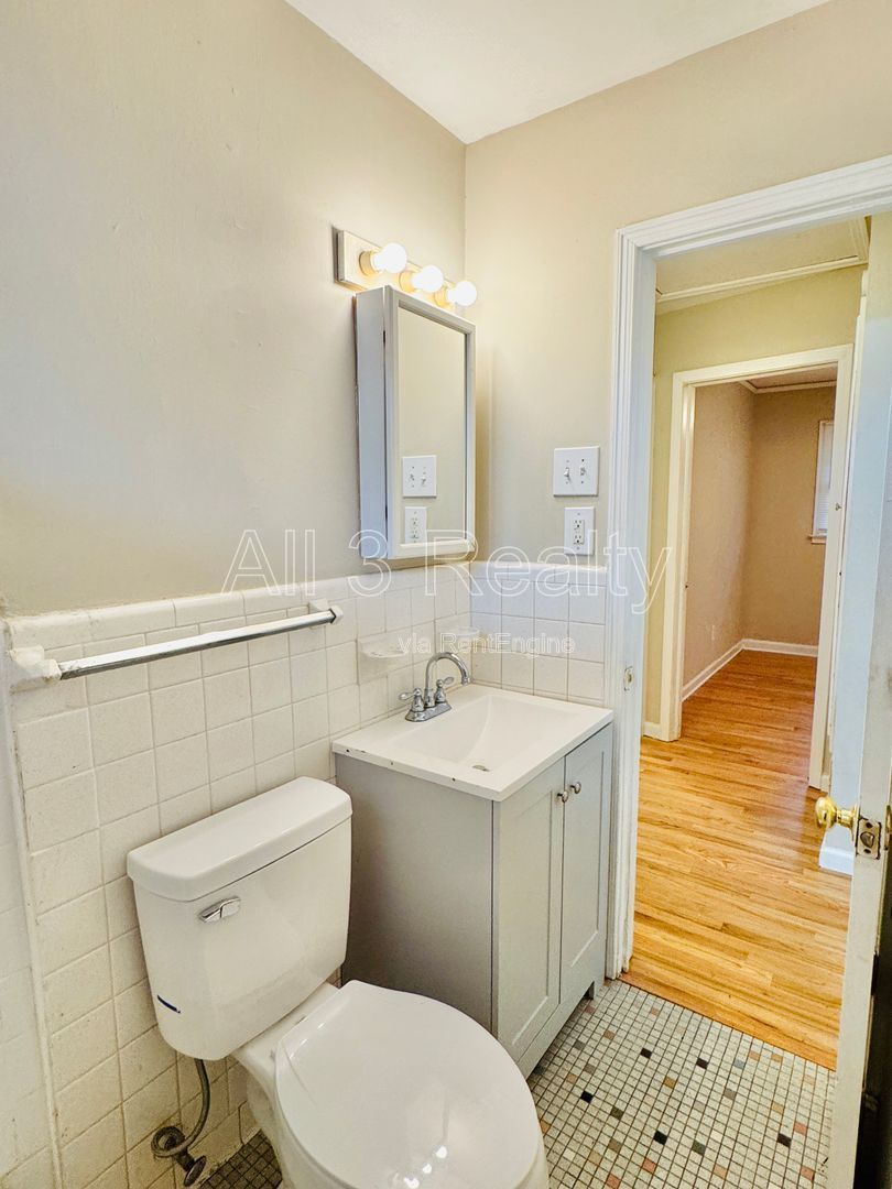 Adorable 3-Bedroom Home in Lakeview Heights property image