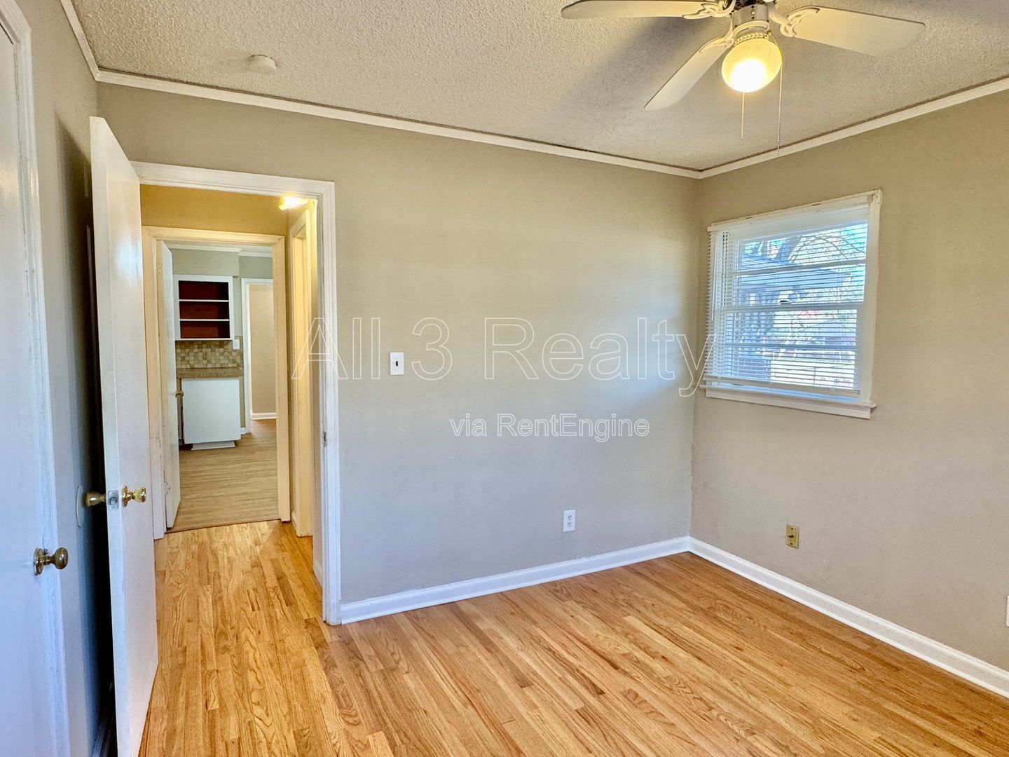 Adorable 3-Bedroom Home in Lakeview Heights property image