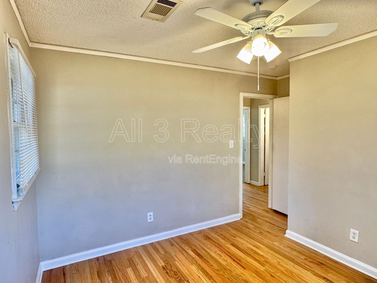 Adorable 3-Bedroom Home in Lakeview Heights property image