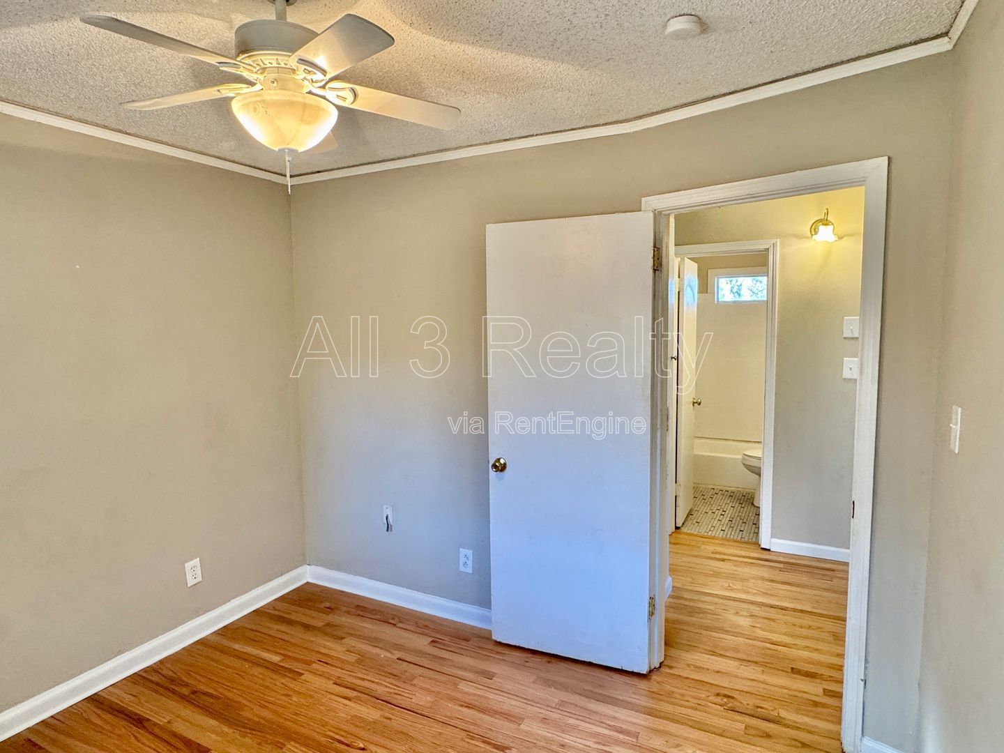 Adorable 3-Bedroom Home in Lakeview Heights property image