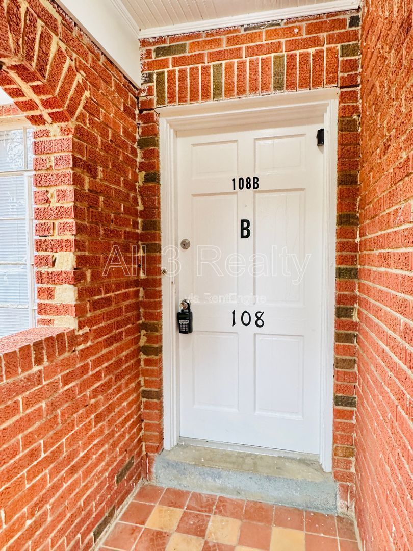 Beautiful 2 Bedroom / 1 Bath property image