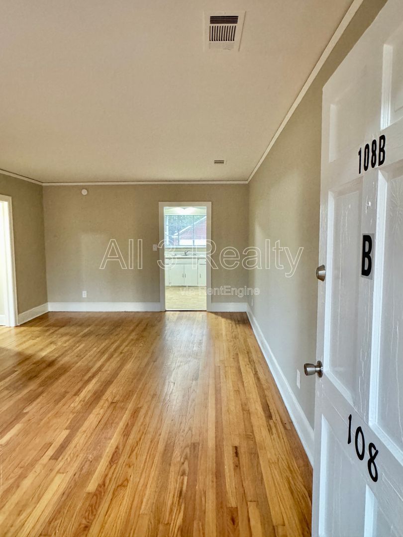 Beautiful 2 Bedroom / 1 Bath property image