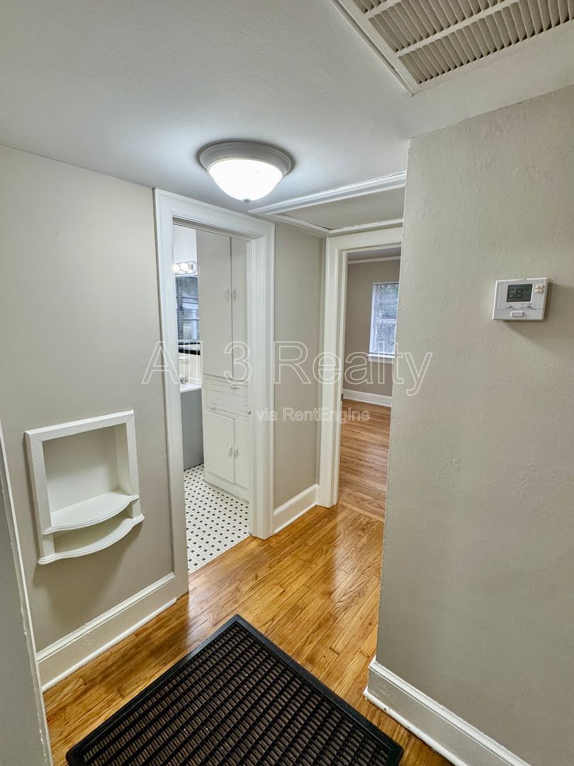 Beautiful 2 Bedroom / 1 Bath property image