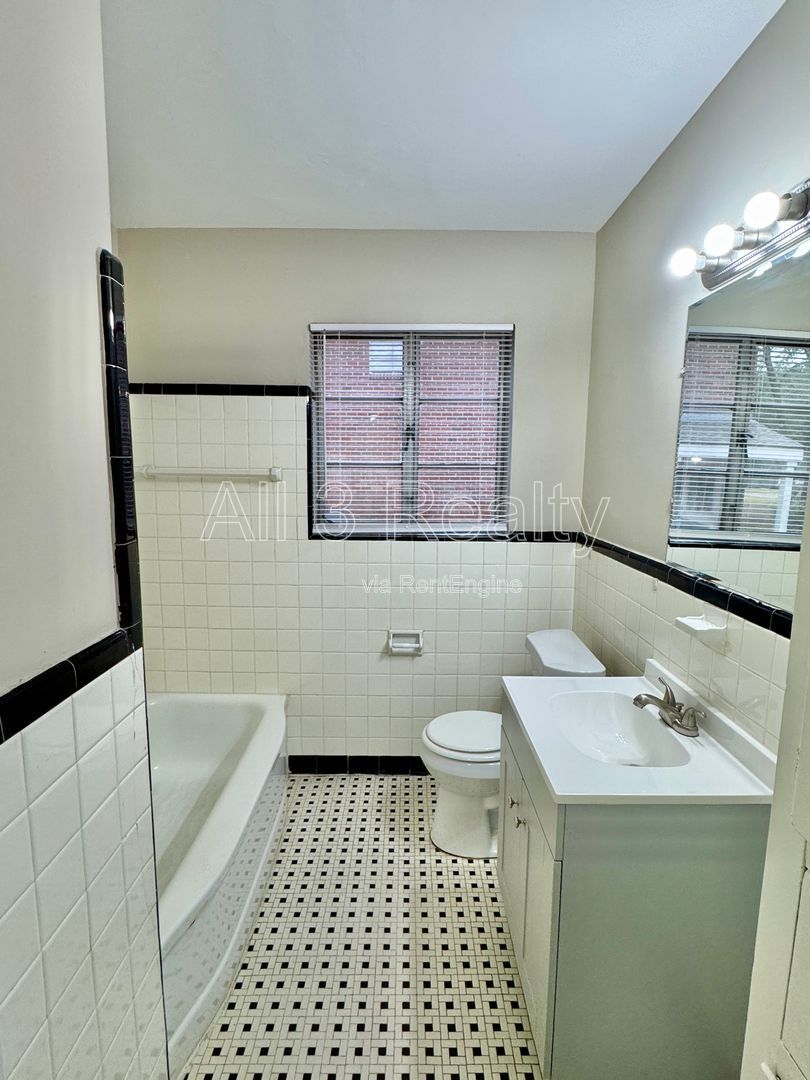 Beautiful 2 Bedroom / 1 Bath property image