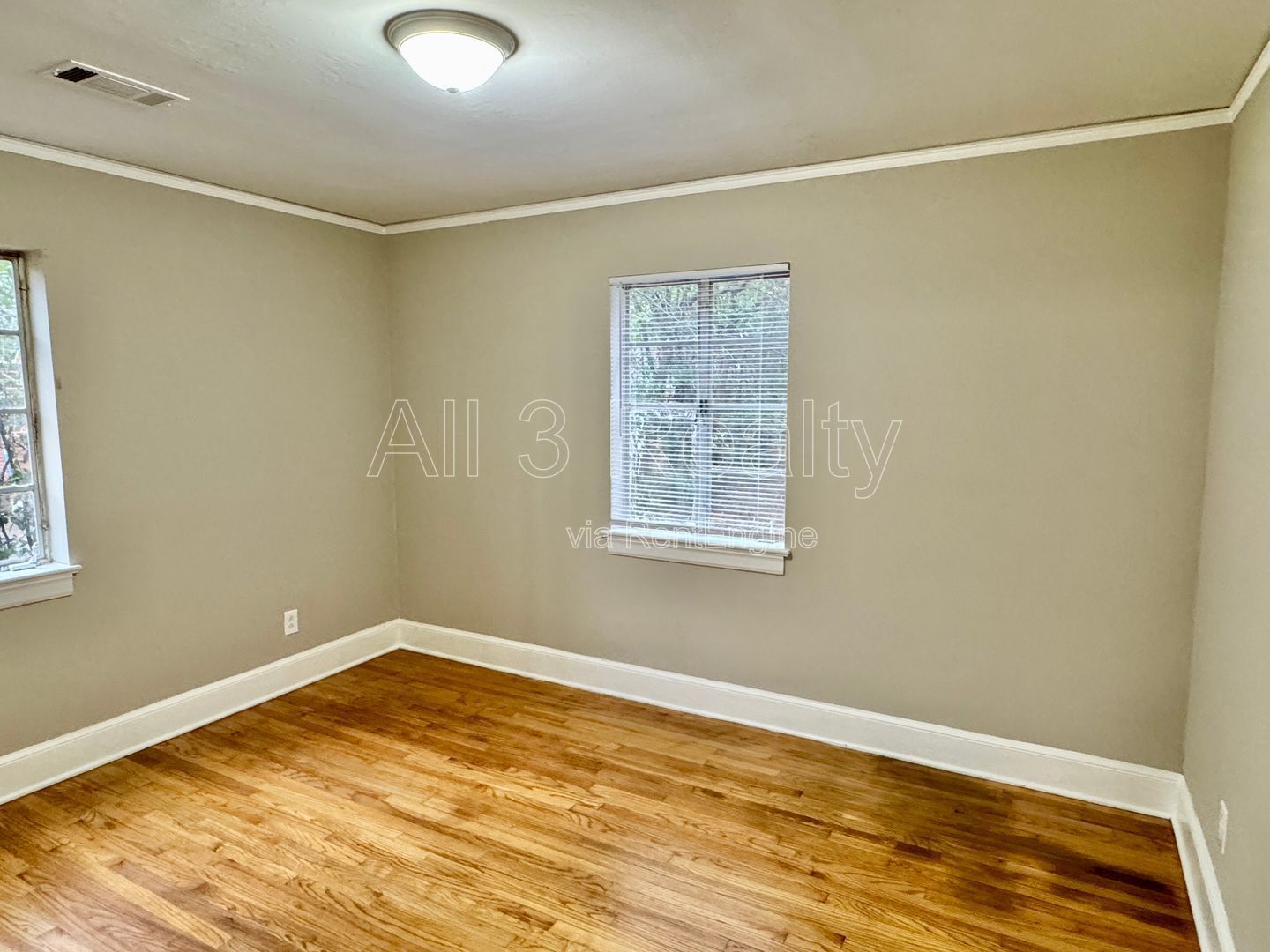 Beautiful 2 Bedroom / 1 Bath property image