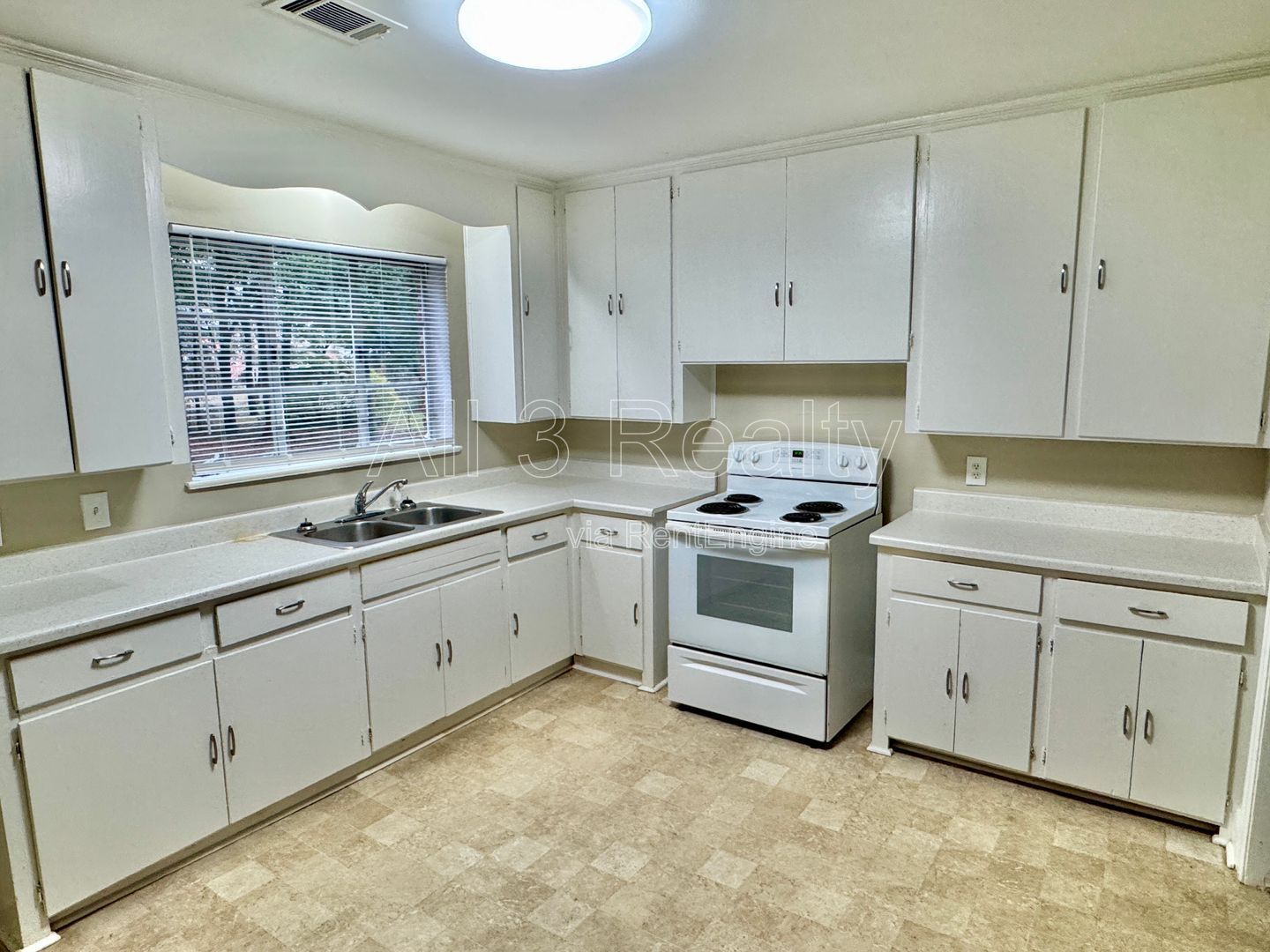 Beautiful 2 Bedroom / 1 Bath property image