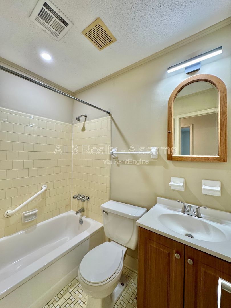 Charming updated 3-bedroom home! property image