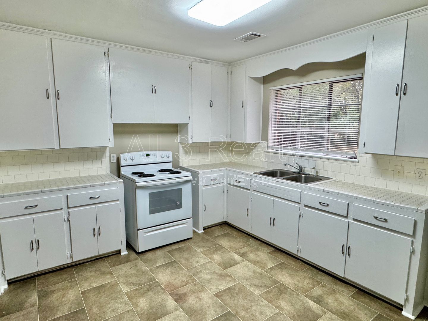 2-Bedroom BEAUTIFUL BRICK DUPLEX!!! property image