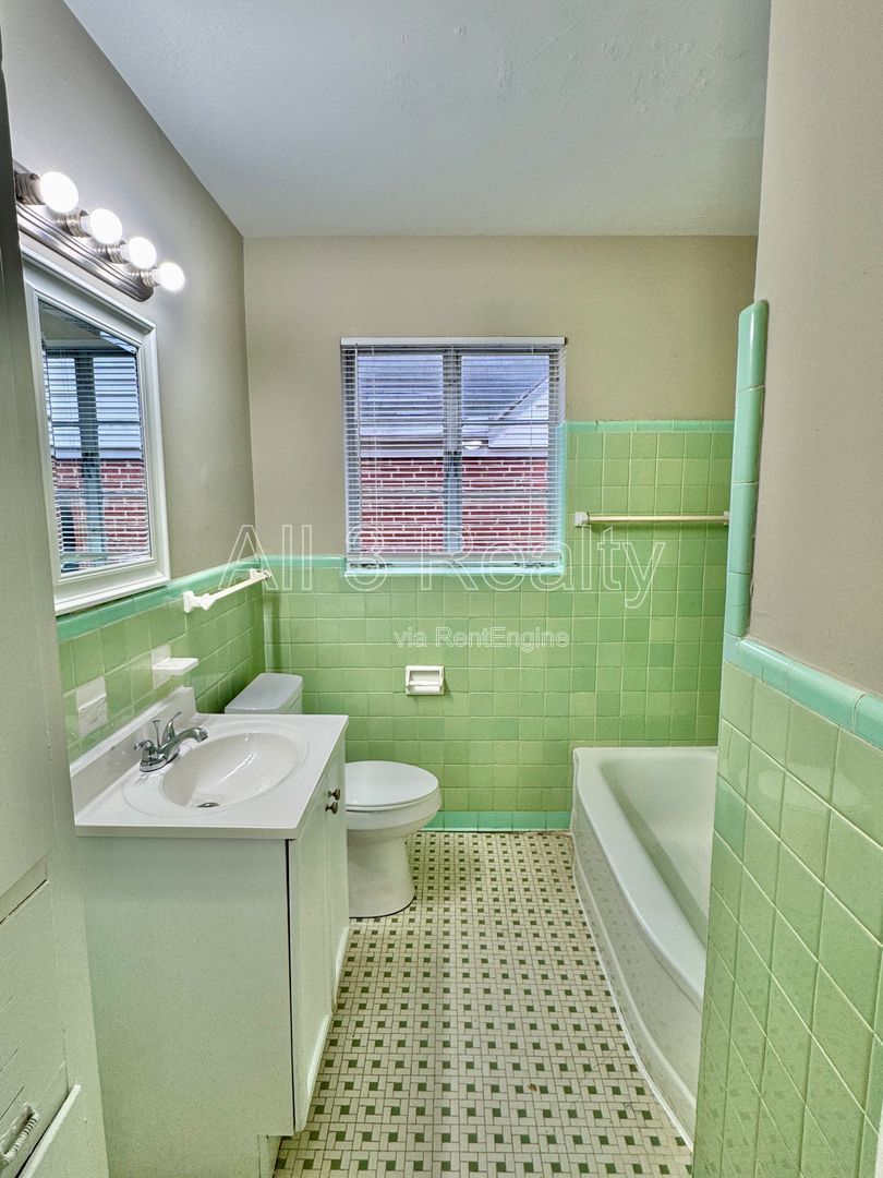 2-Bedroom BEAUTIFUL BRICK DUPLEX!!! property image