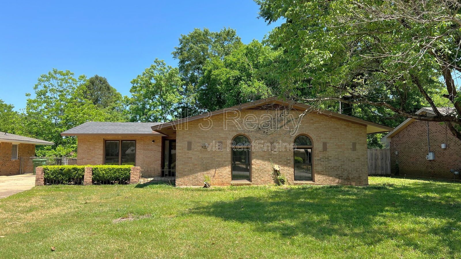 Beautiful 4-bedroom brick home property image
