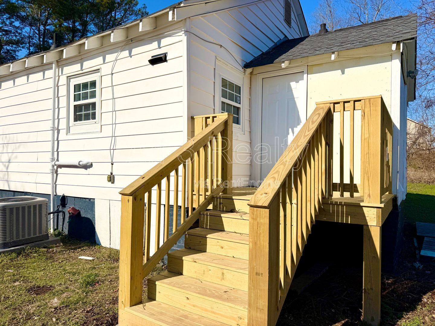 Welcome to this charming 2-bedroom, 1-bathroom home located in the vibrant community of Fairburn, GA. property image