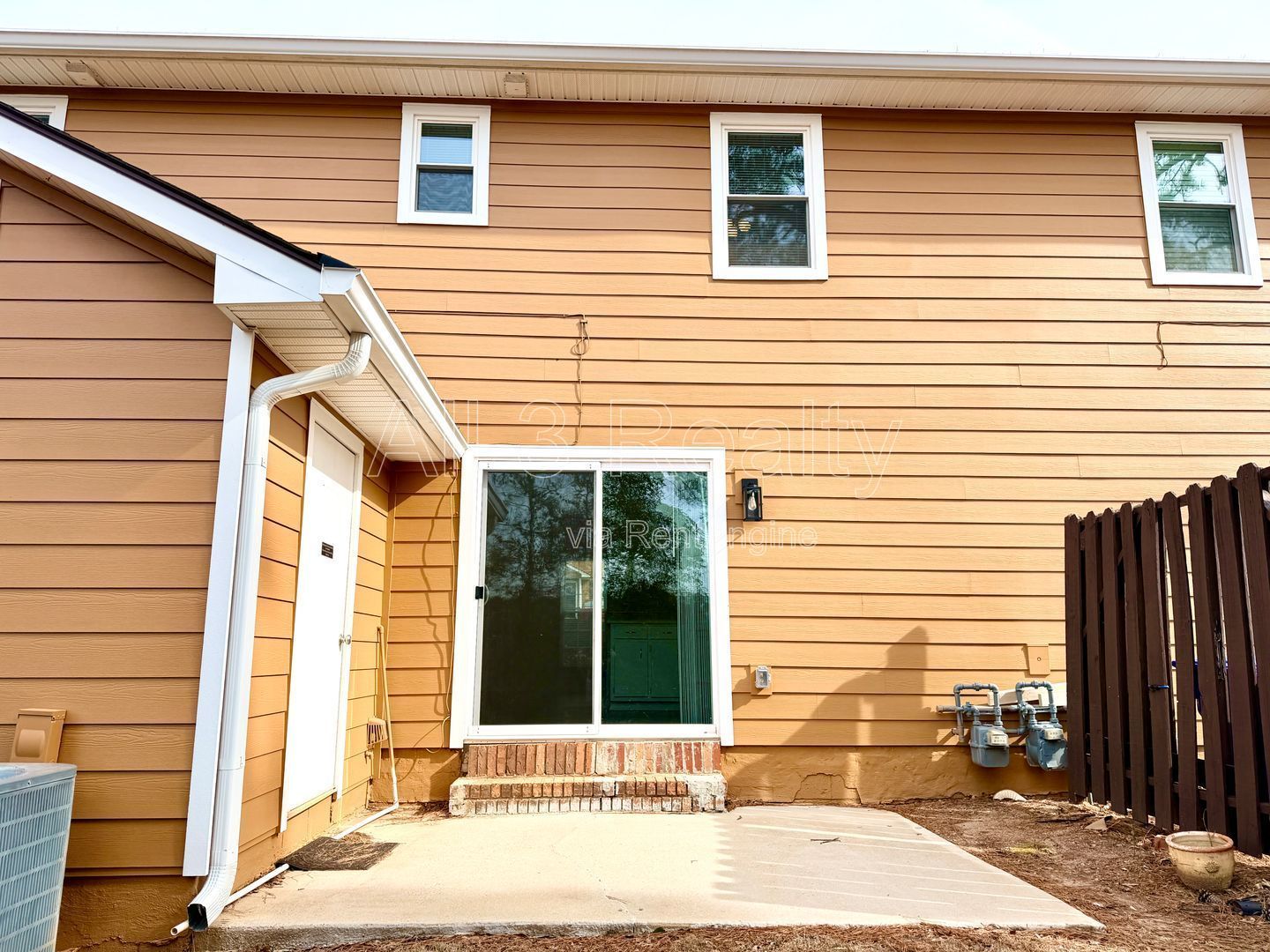 Welcome to this beautifully renovated home located in the charming town of Stockbridge, GA. property image