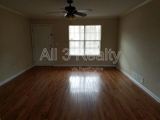 Full of Charm: 3 Bedroom / 2 Bathroom Home in Dallas! property image