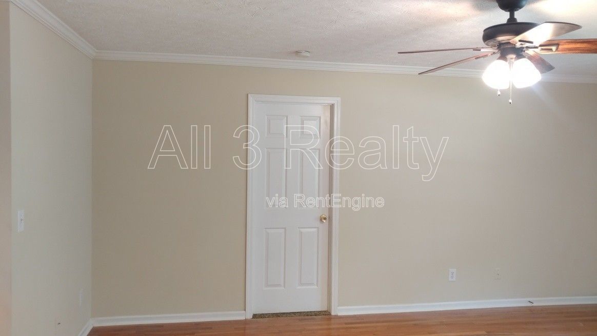 Full of Charm: 3 Bedroom / 2 Bathroom Home in Dallas! property image